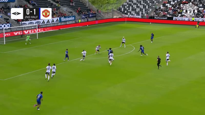 Zirkzee ghi bàn đẹp trong trận thắng 5-0 của Man Utd