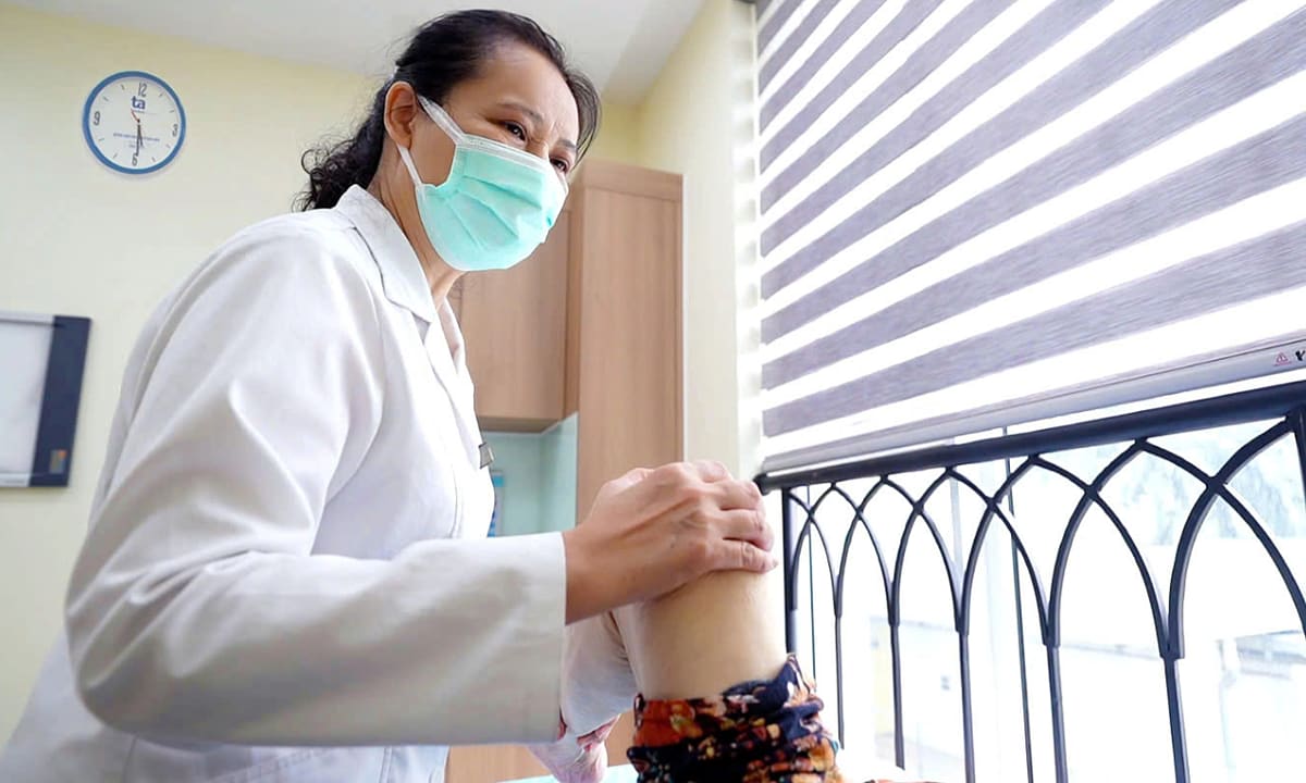 Người lớn tuổi có nên phẫu thuật tái tạo dây chằng?
