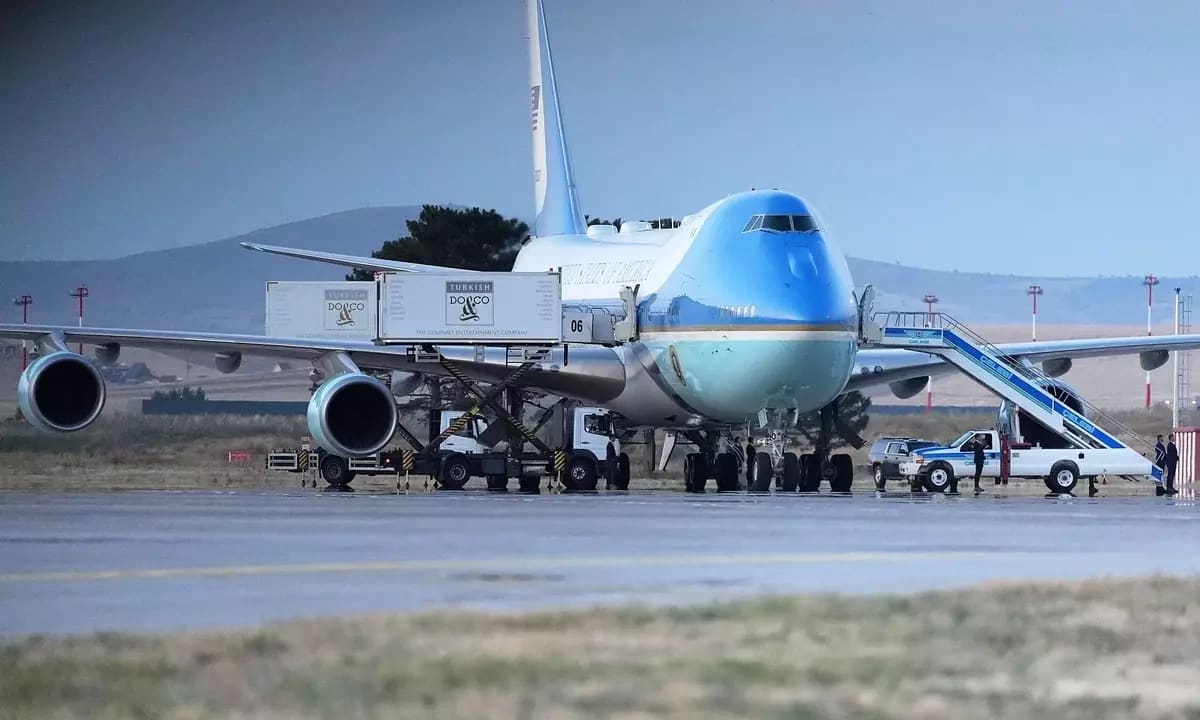 Ông Trump đổi chuyên cơ sau hội nghị NATO có thể vì mối đe dọa tên lửa