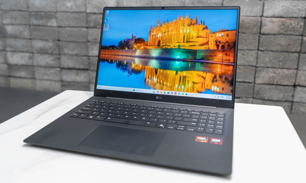 LG Gram Pro AI - легкий ультратонкий 16-дюймовый ноутбук
