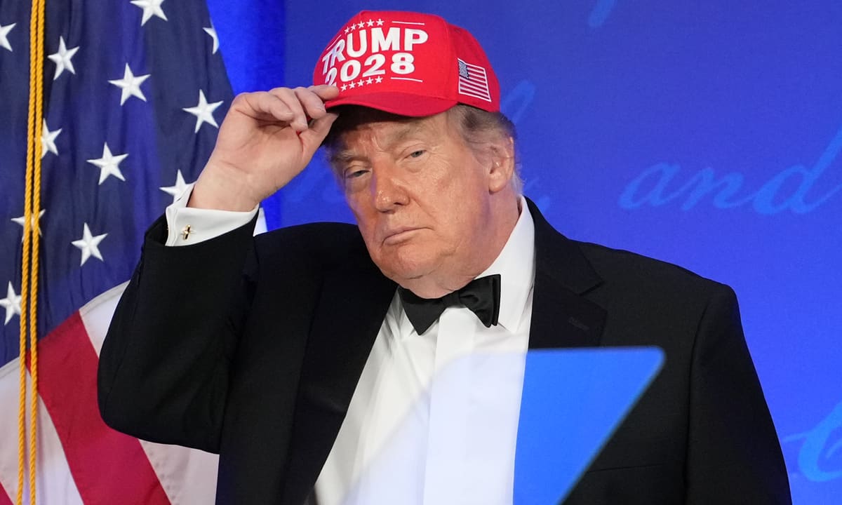 Г-н Трамп пошутил, что будет баллотироваться на четвертый срок.