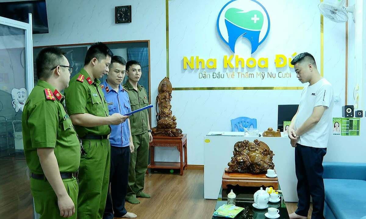 Mặc blouse, giả bác sĩ 'dẫn đầu về thẩm mỹ nụ cười' để lừa bệnh nhân