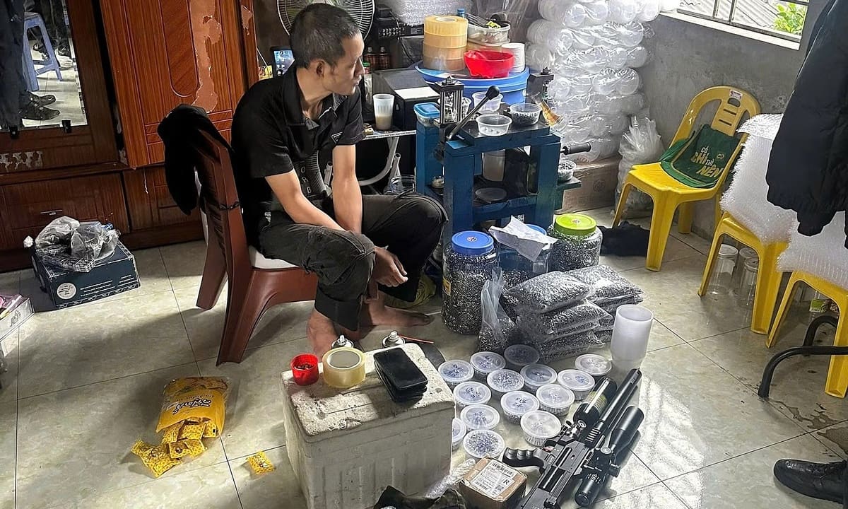 Cảnh sát đột kích nhiều xưởng chế tạo súng đạn