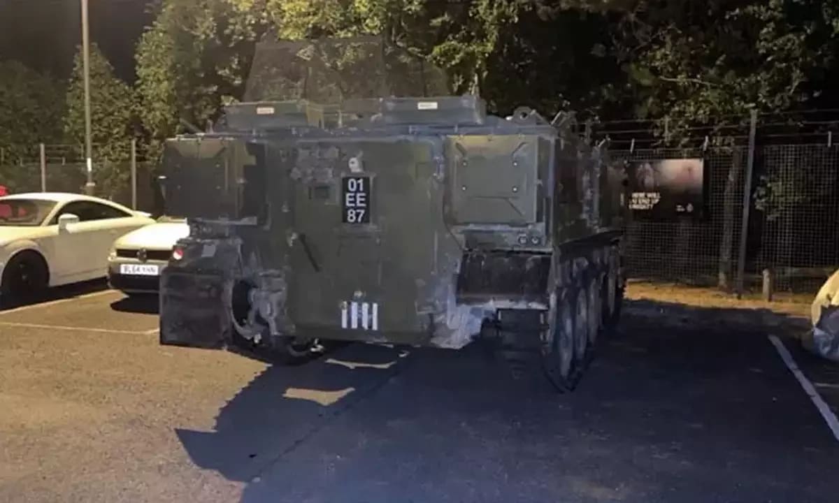 Британские солдаты были пьяны, загоняя бронетехнику в аварию.