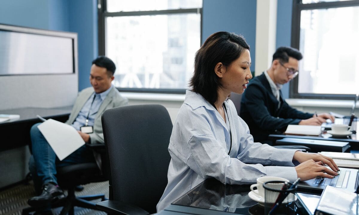 Tôi về muộn nhất văn phòng nhưng sếp không ghi nhận