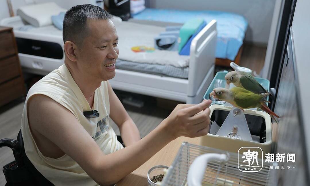 Tình yêu 600 ngày vực dậy 'người hùng cứu hộ'