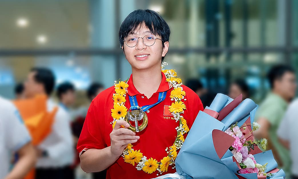 Thủ khoa kép giành 'cú đúp' huy chương vàng Olympic Hóa quốc tế