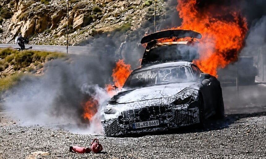 Mercedes-AMG GT cháy rụi khi đang chạy thử