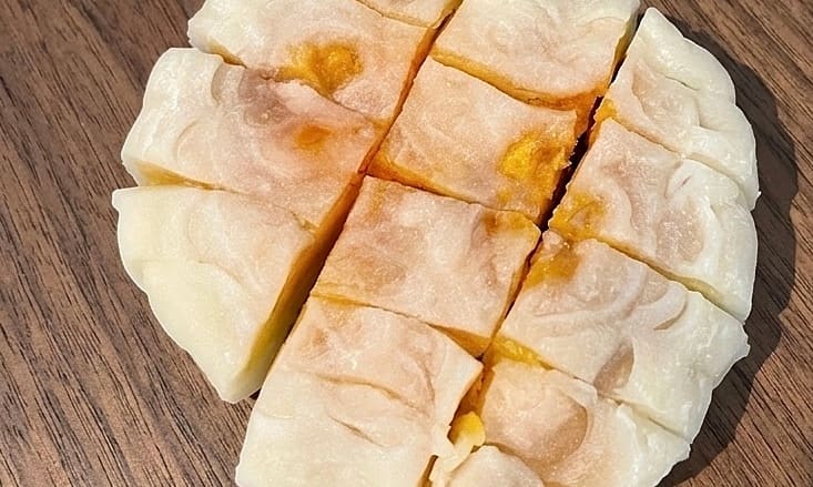 Một chiếc bánh dẻo chứa calo bằng 5-6 bát cơm