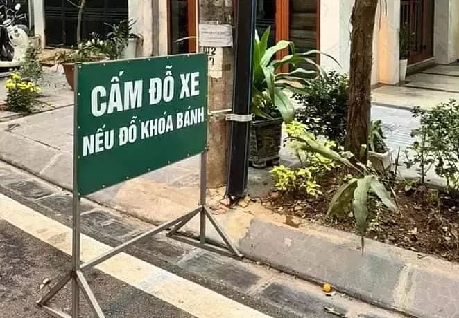 'Rất khó cấm đỗ xe trước cửa nhà dân'