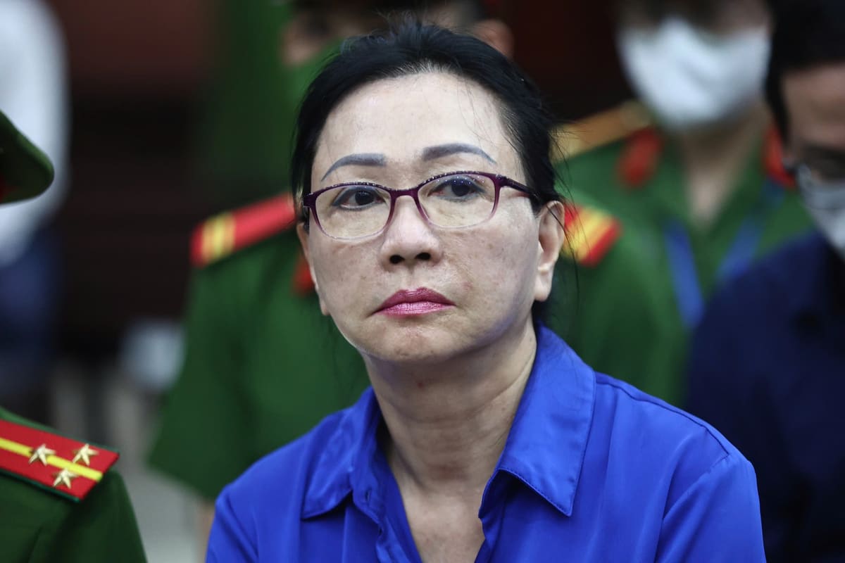 Sắp bán đấu giá bộ trang sức kim cương của bà Trương Mỹ Lan
