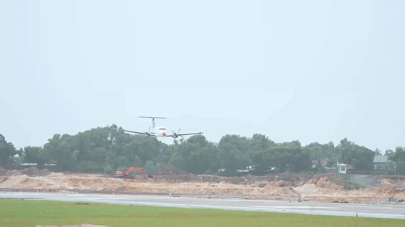 Chuyên cơ Beechcraft B300 bay hiệu chuẩn đường băng mới ở Phú Quốc