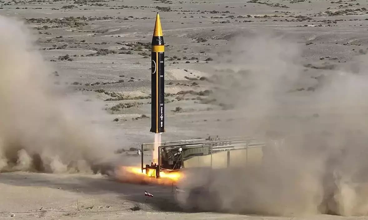Iran 'bất ngờ tập kích tên lửa đạn đạo' nhằm vào căn cứ Mỹ