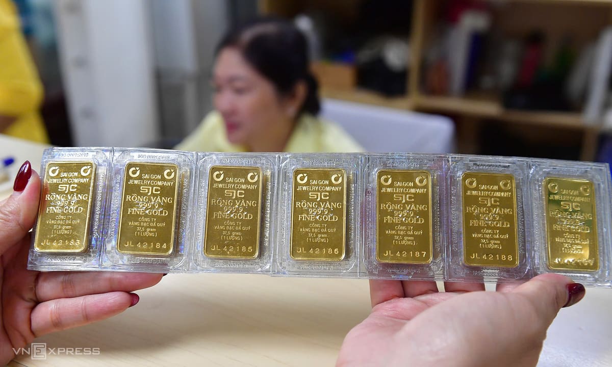 Giá vàng lùi về 140 triệu đồng