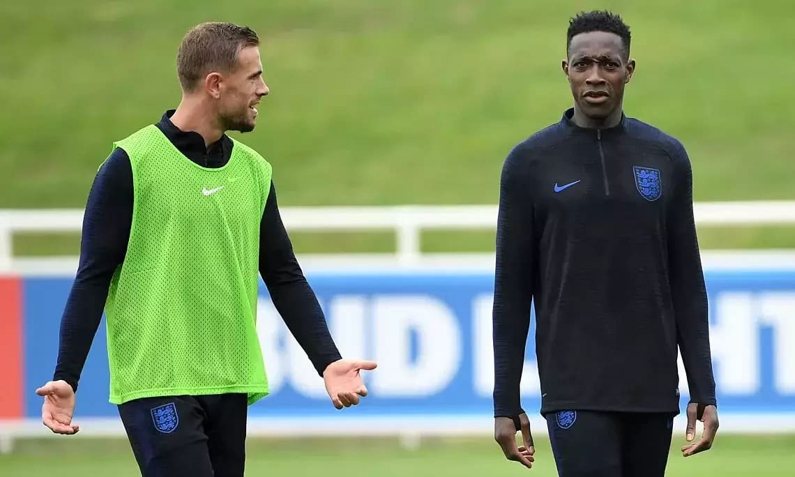 Chelsea theo đuổi Henderson, Welbeck