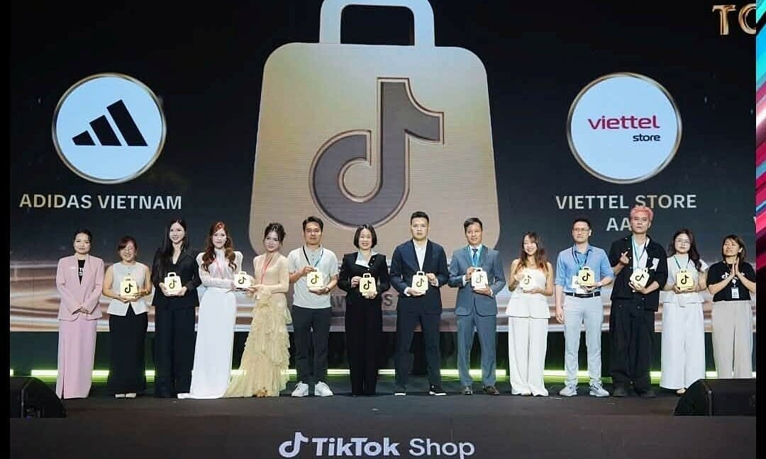 Viettel Store AAR nhận giải Nhà bán hàng Mall xuất sắc từ TikTok Shop