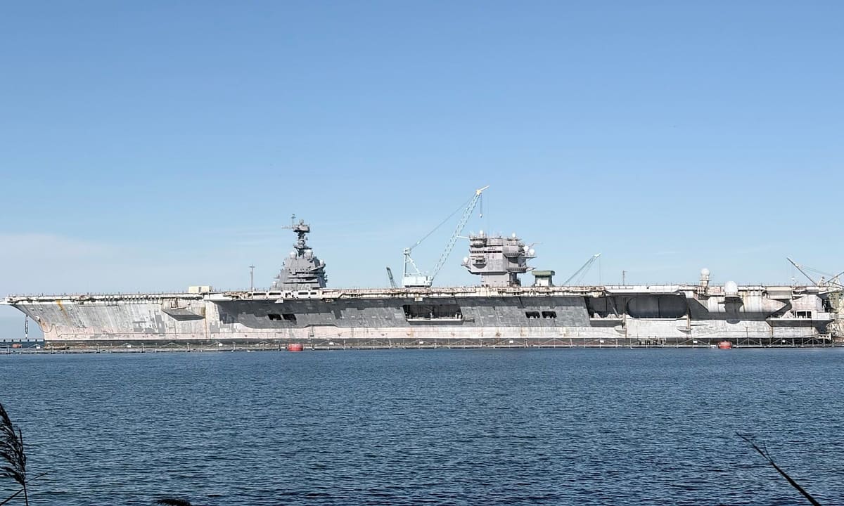 США потратили 1,4 миллиарда долларов на демонтаж первого в мире атомного авианосца