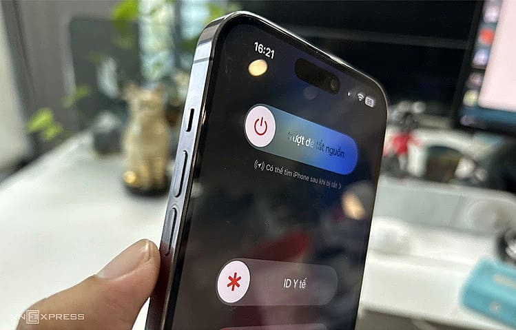 Áp lực 'sếp nhắn là phải trả lời'