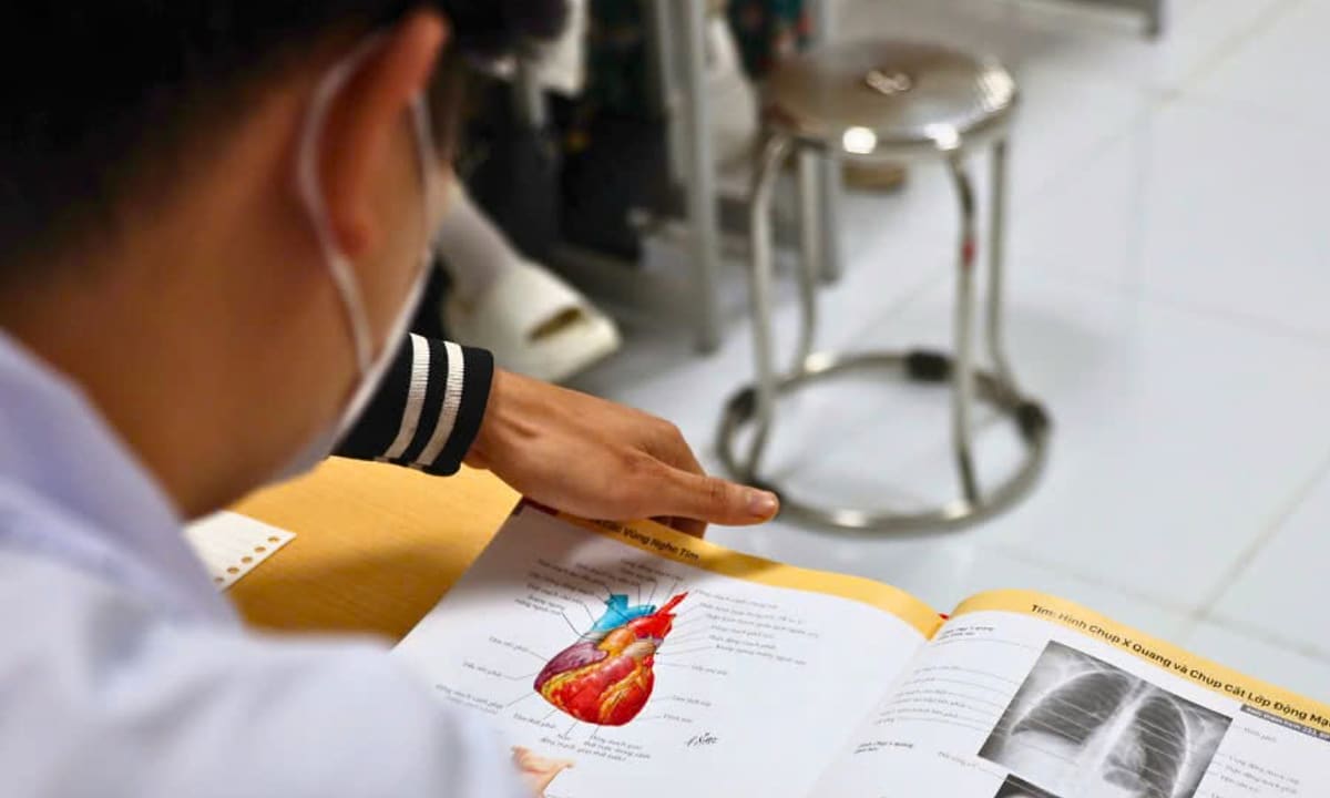 Sinh viên Y khoa Đại học Kinh Bắc 'đi không được, ở không xong'