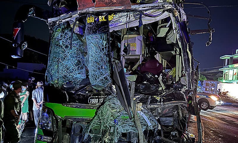 ДТП между автобусом и грузовиком, пострадали 4 человека