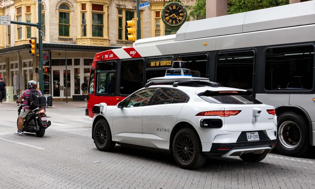 Robotaxi thường xuyên bị phạt vì đỗ ẩu