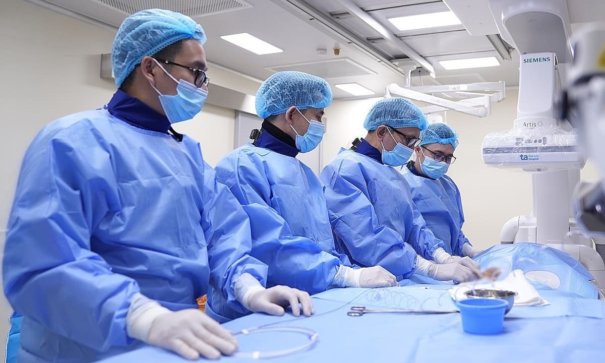 Túi phình khổng lồ trong não người đàn ông