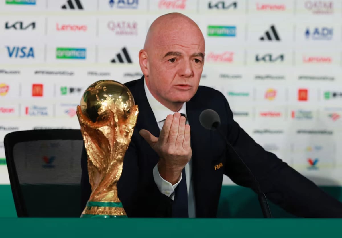 Chủ tịch FIFA có thực sự bất khả xâm phạm?