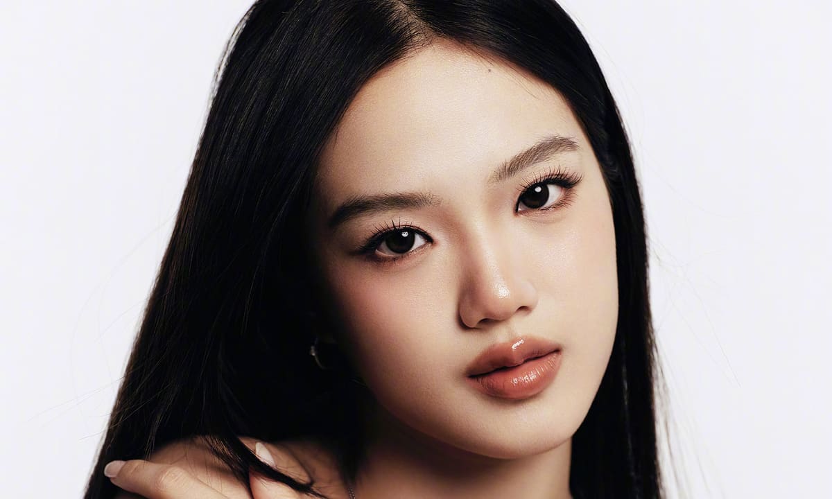 Vẻ đẹp tuổi 18 của con gái Chung Lệ Đề