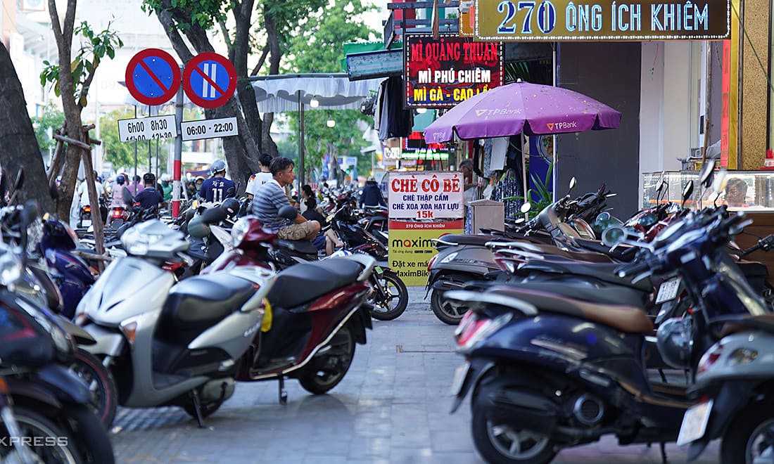 'Thay vì cấm kinh doanh trên vỉa hè nên sắp xếp hợp lý'