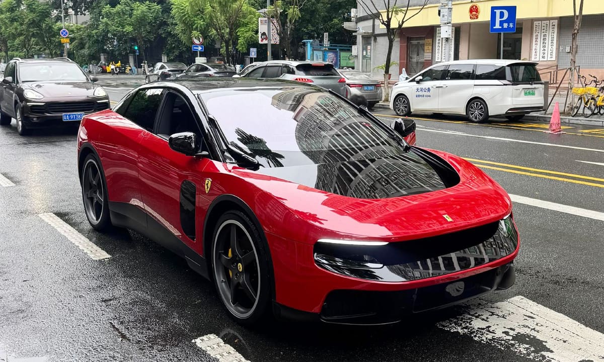 Siêu xe điện Ferrari 'cháy hàng' dù bị chê
