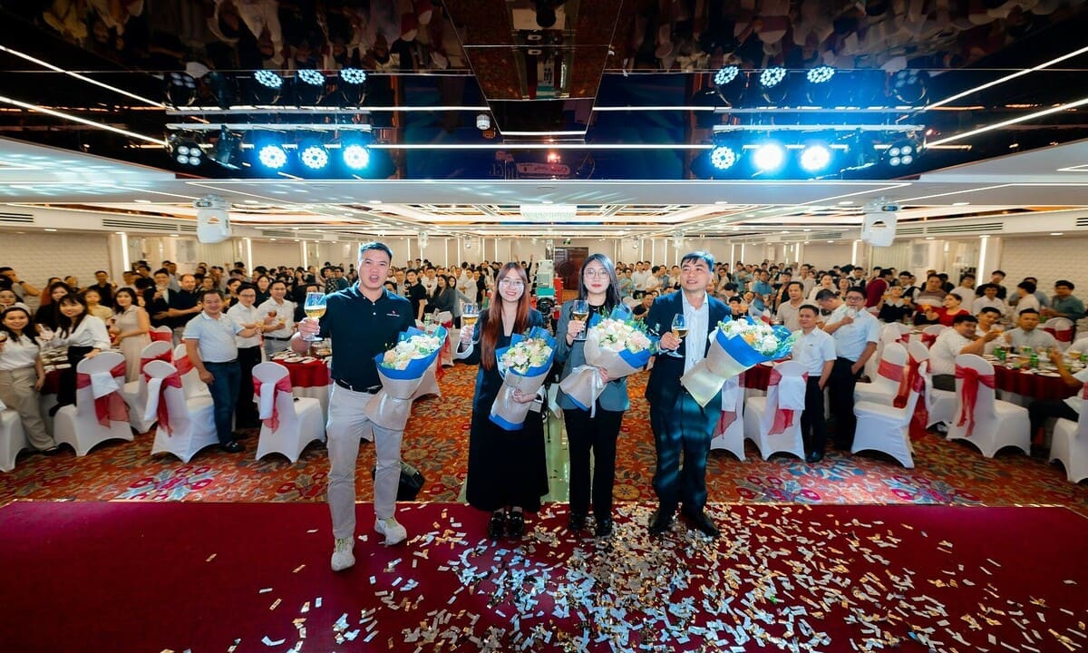 Hơn 350 đối tác tham dự Gala Dinner 2026 của Việt Nam Solar