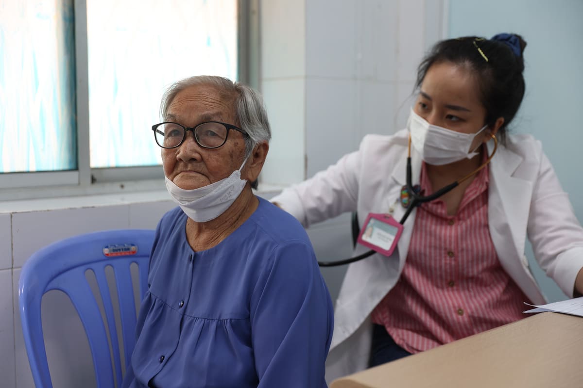 Đề xuất BHYT chi trả khám bệnh tại nhà cho 7 nhóm người