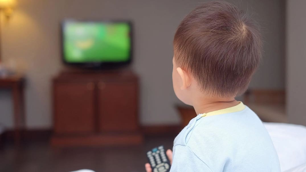 Bộ Y tế cảnh báo trẻ dưới 5 tuổi chỉ xem màn hình tối đa 1 giờ mỗi ngày