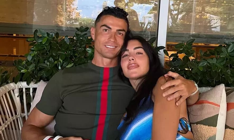 Cristiano Ronaldo 'sắp làm đám cưới với vợ người mẫu'