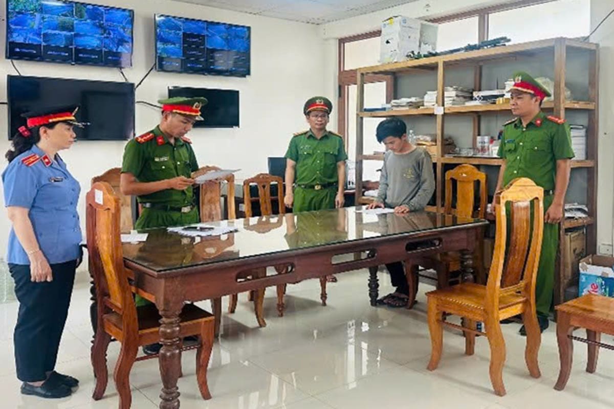 Dùng video nhạy cảm ép thiếu nữ quan hệ tình dục