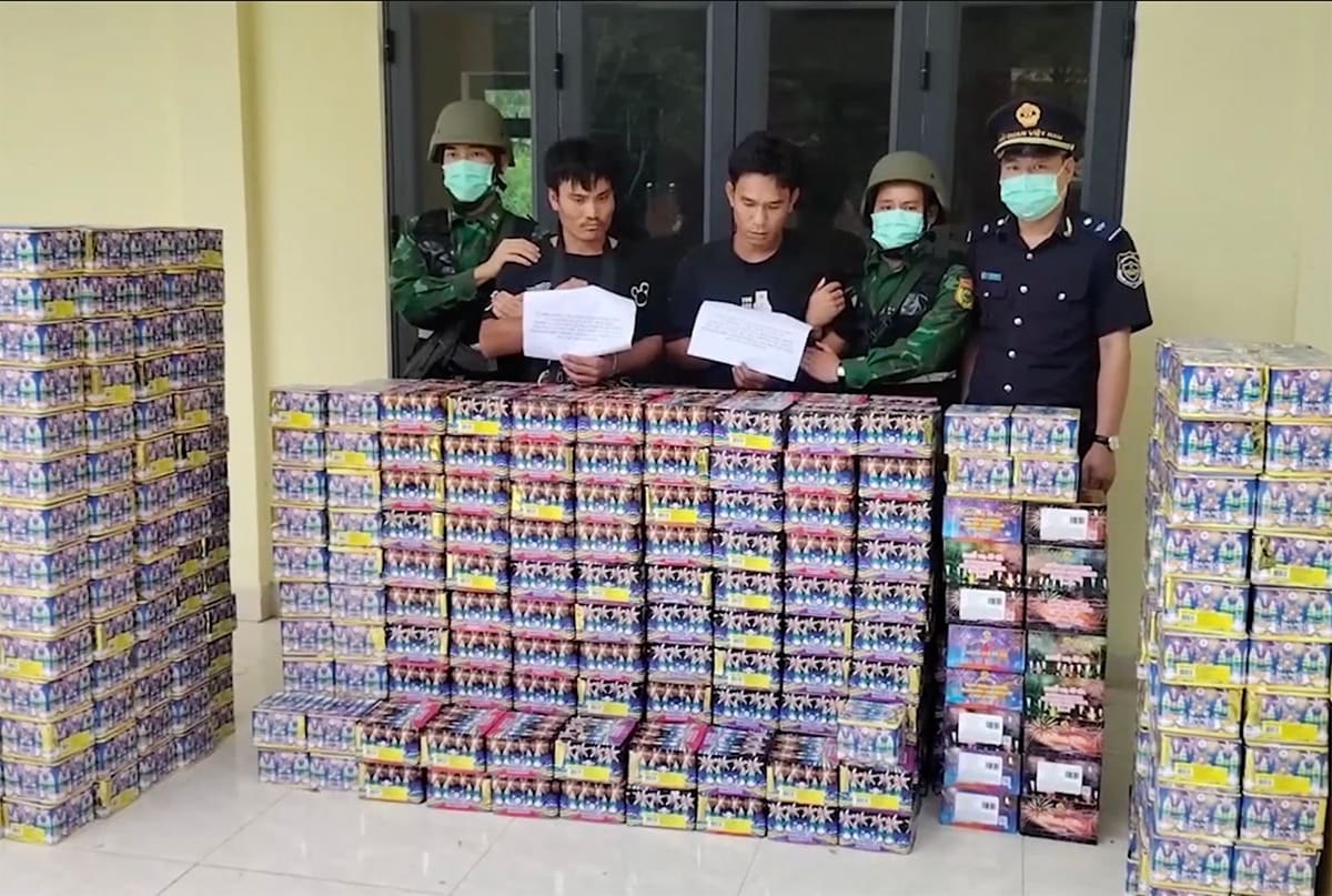 Chở hơn 600 kg pháo hoa nổ trên xe đầu kéo