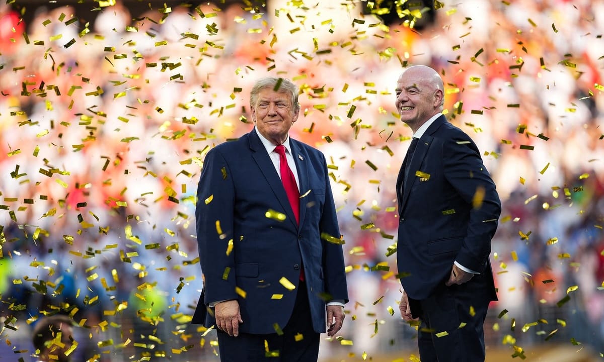 Báo Anh: 'Ông Trump sẽ tìm cách giúp chủ tịch FIFA Infantino tại vị'