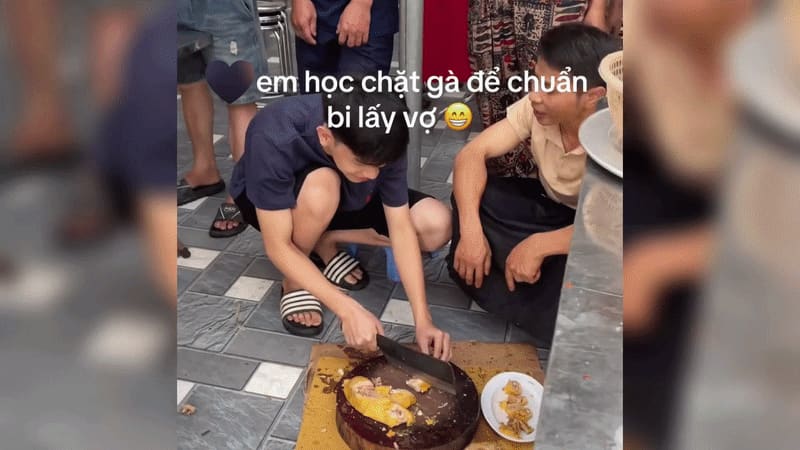 Cả họ cấp tốc dạy chặt gà cho thanh niên 'ghi điểm' bố vợ tương lai
