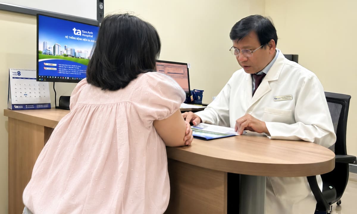 Bé gái béo phì mắc 4 bệnh cùng lúc