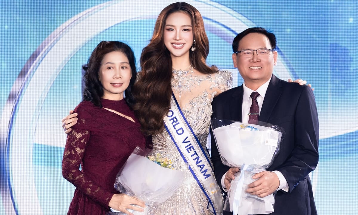 Mẹ hoa hậu Bảo Ngọc: Yên tâm vì con mạnh mẽ