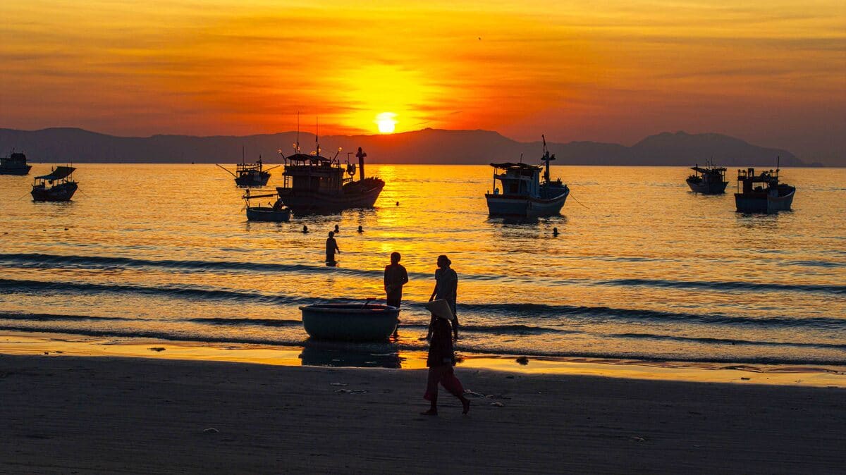 Bình minh ở chợ cá Dốc Lết