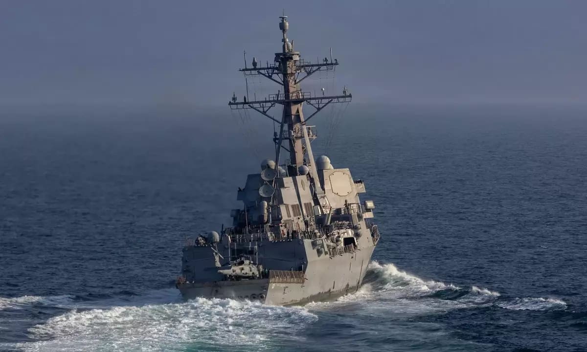 Иран угрожает атаковать военные корабли США, стремящиеся изменить курс в Ормузе