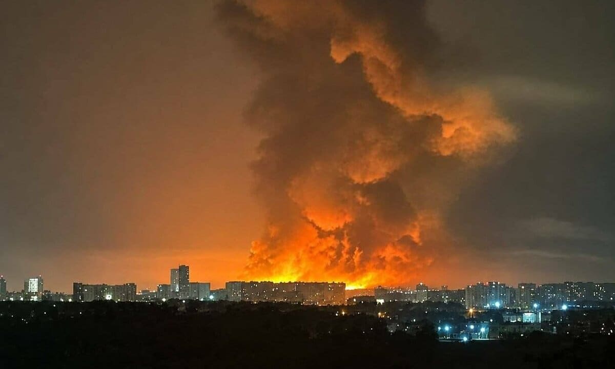 Nga phóng loạt tên lửa đạn đạo vào Kiev