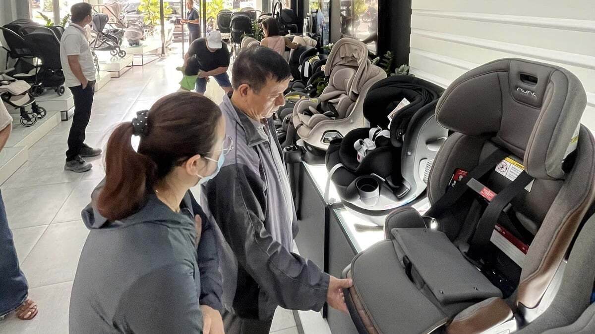 Bối rối tìm ghế trẻ em trên ô tô đạt chuẩn