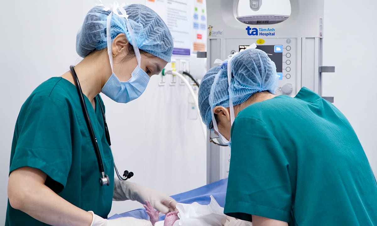 Sinh con khỏe mạnh sau tiền sử thai đột biến gene