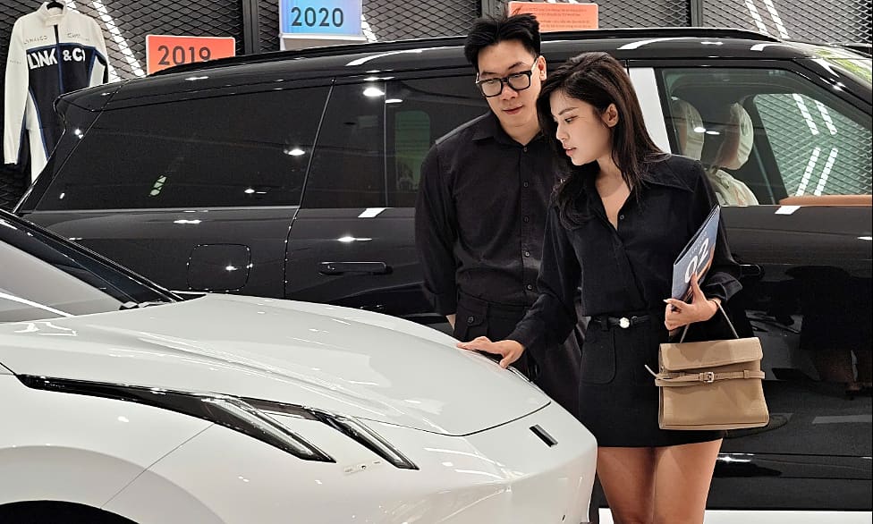 Lynk &amp; Co 02 hút khách trước ngày ra mắt Việt Nam