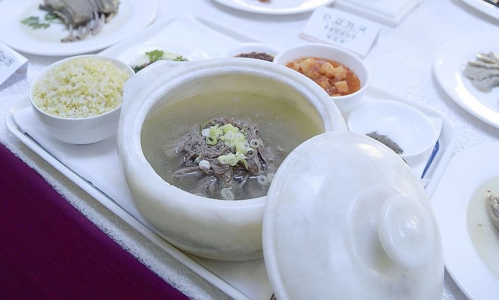 Северная Корея советует людям есть собачье мясо в жаркую погоду