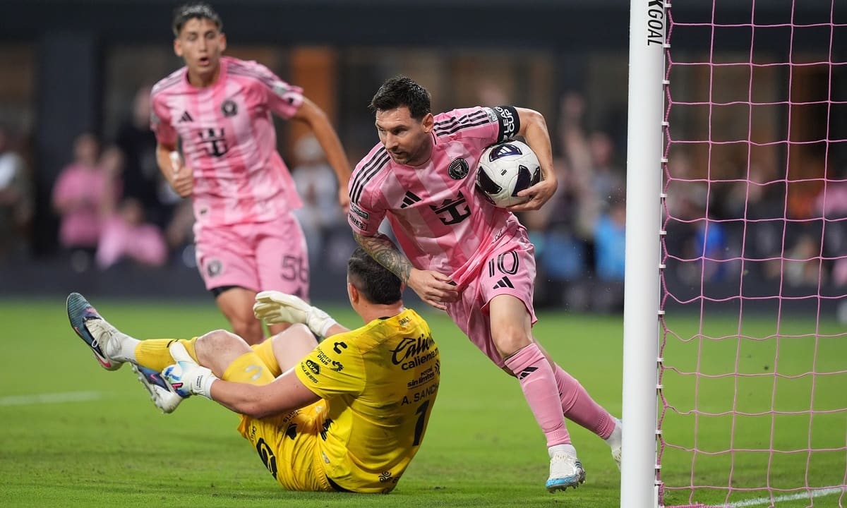 Messi tỏa sáng ở trận đầu sau World Cup