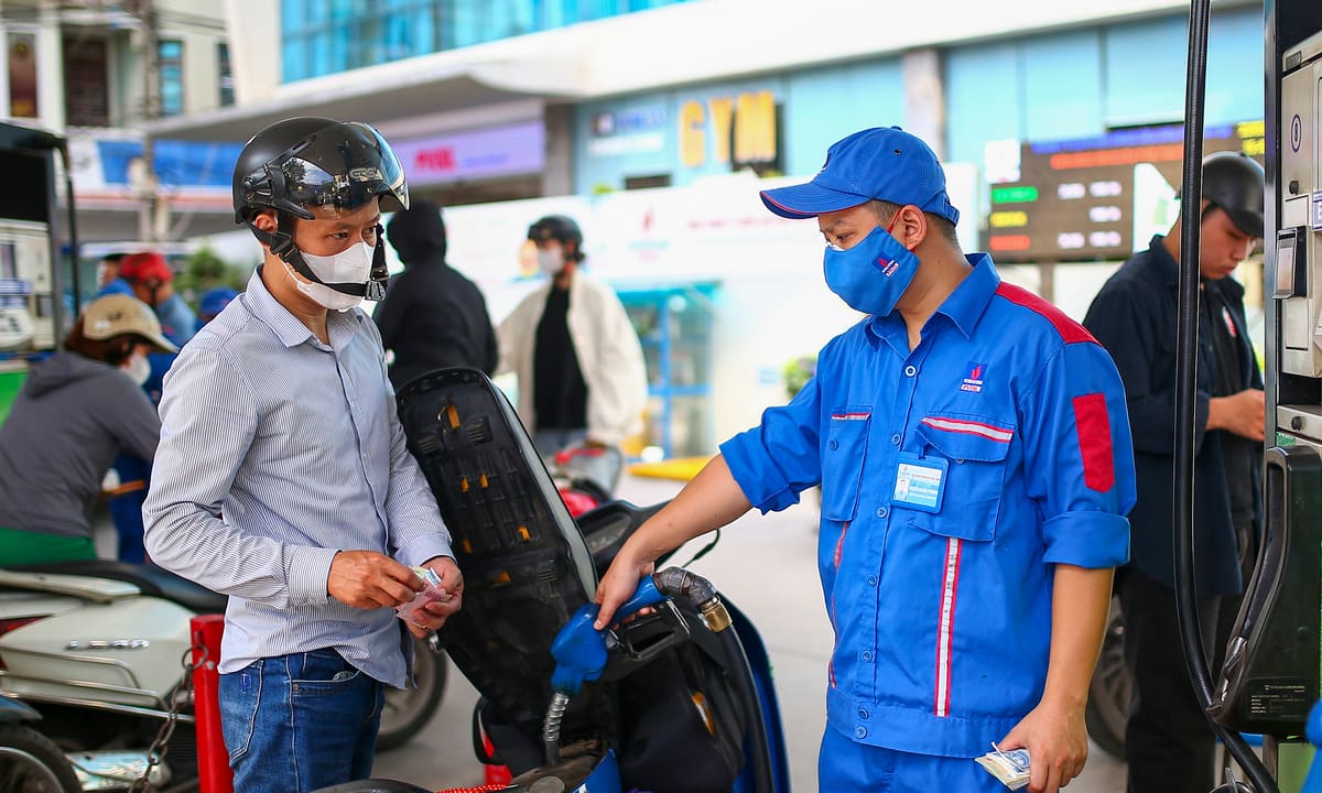 Giá xăng, dầu cùng giảm