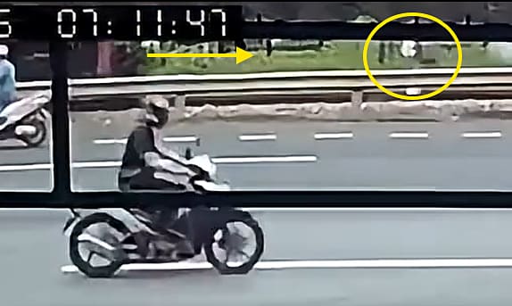 Cô gái thiệt mạng khi đi bộ qua đường ray tàu hỏa